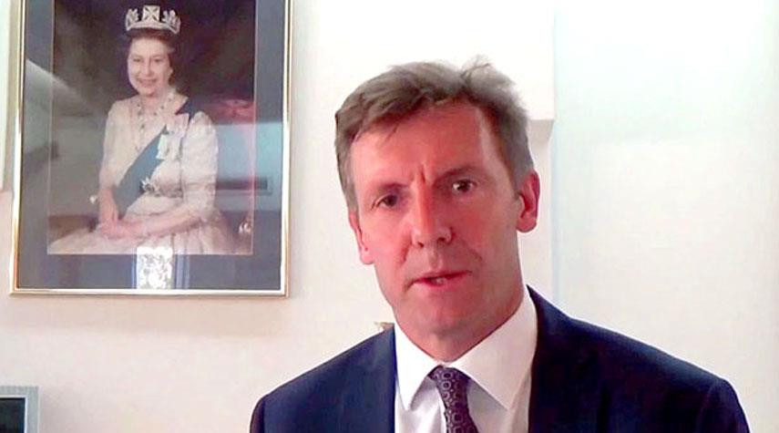 السفير البريطاني يسخر بعد إعلان طهران اعتقال المسؤول الثاني في السفارة