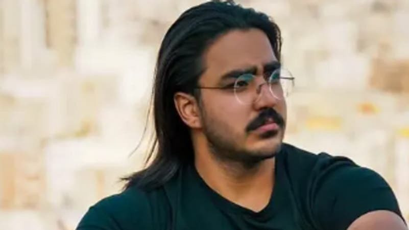 إعدام علني وعلى رافعة.. إيران تمعن في إجرامها (صورة)