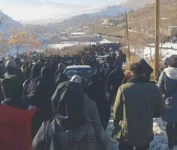 إيرانيون يحيون أربعينية عدد من قتلى الاحتجاجات