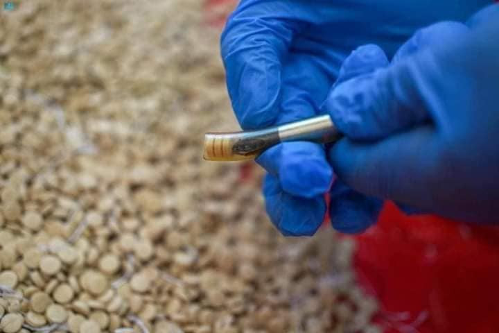 مخبأة بطريقة احترافية.. السعودية تضبط شحنة مخدرات قادمة من سوريا