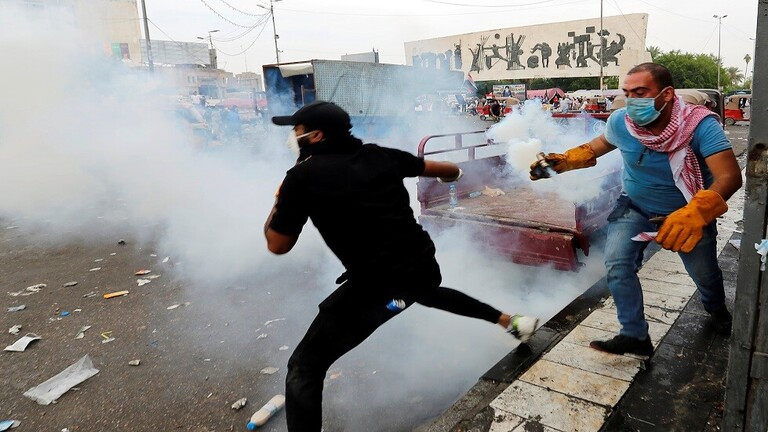 العراقيون يعتصمون في الساحات وطلاب الجامعات ينضمون للحراك