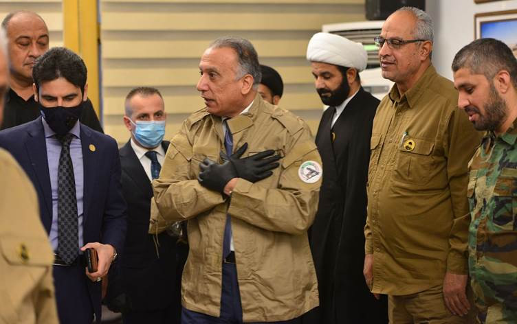 مرتديا زي الحشد.. الكاظمي يجتمع بفصائل موالية لإيـران والسيستاني