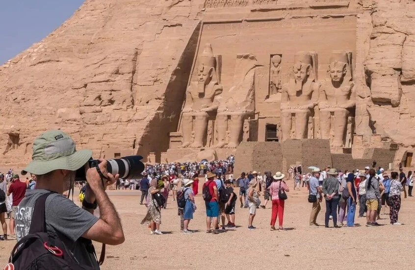 مصر تحقق 9 مليارات دولار من عائدات السياحة في أقل من عام