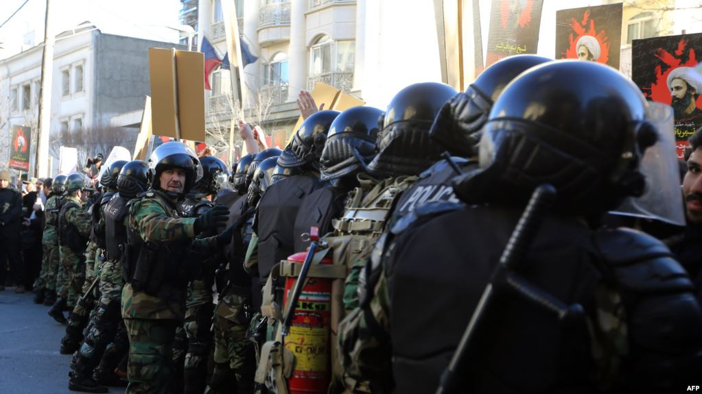 إيران.. حجب الانترنت واعتقال الطلاب ونقل جثث القتلى بسيارات اللحوم