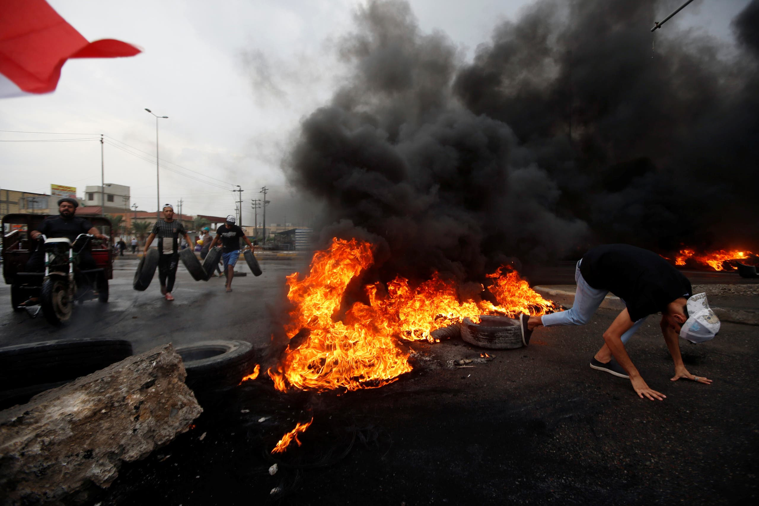 إضراب العراق: عصيان مدني وقطع طرقات وحكومة عبدالمهدي تتجه للاستقالة