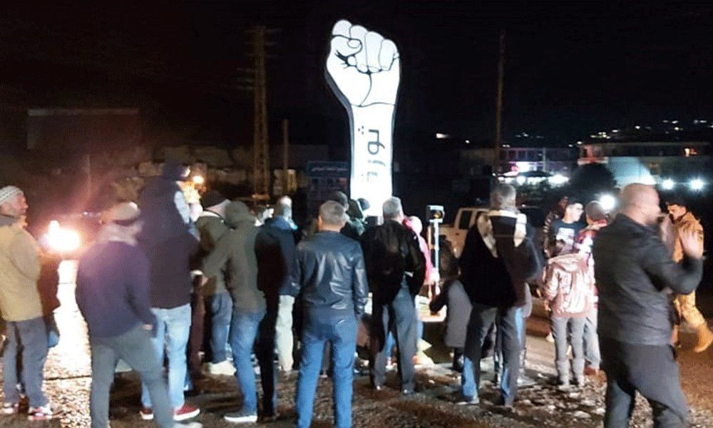 لبنان.. وقفات احتجاجية وإضاءة شموع لروح الناشط توفيق وتنديد بالوضع الاقتصادي