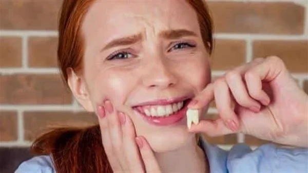 تفسير سقوط الناب العلوي في المنام: خير أم شر؟