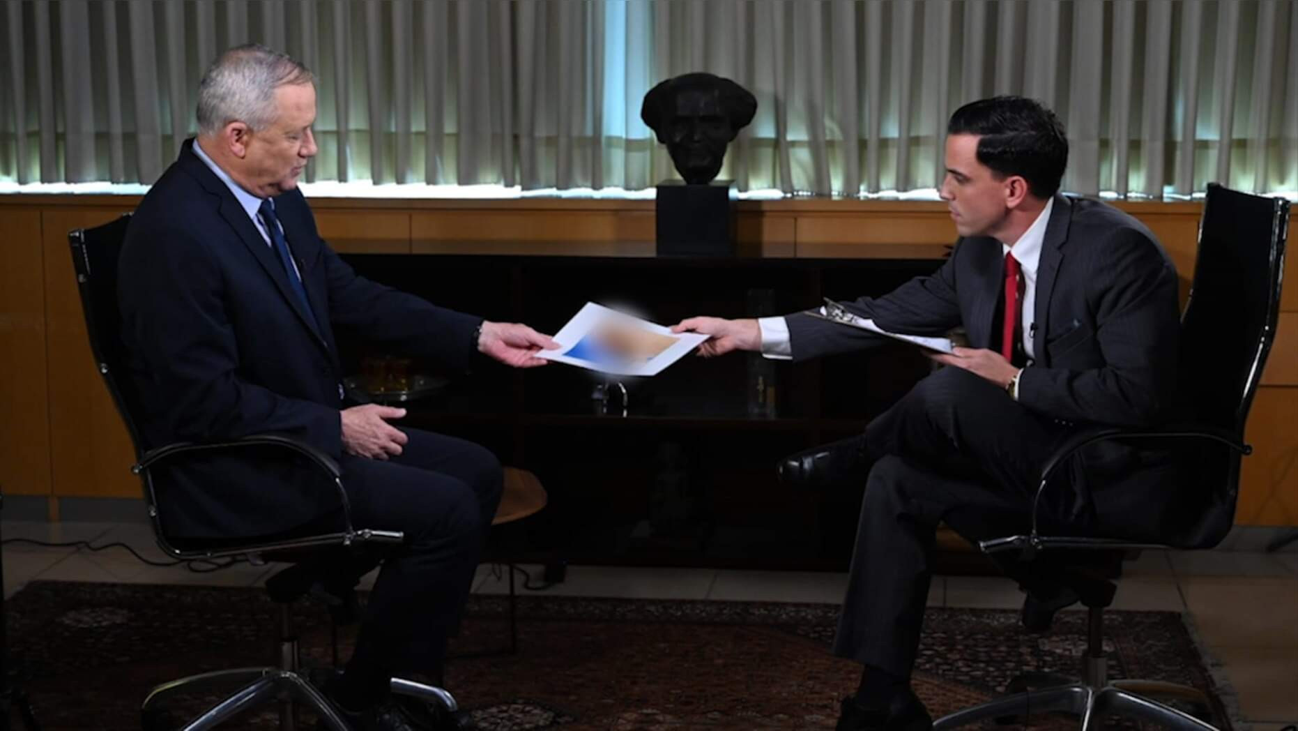 إسرائيل تكشف عن خطط لضرب مواقع إيرانية وخريطة سرية لصواريخ "حـزب الله"