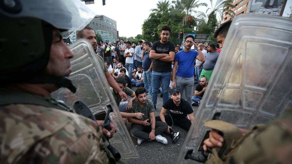 "ثورة 18 أكتوبر في لبنان" أزمات فجّرت الشارع.. تعرف إليها