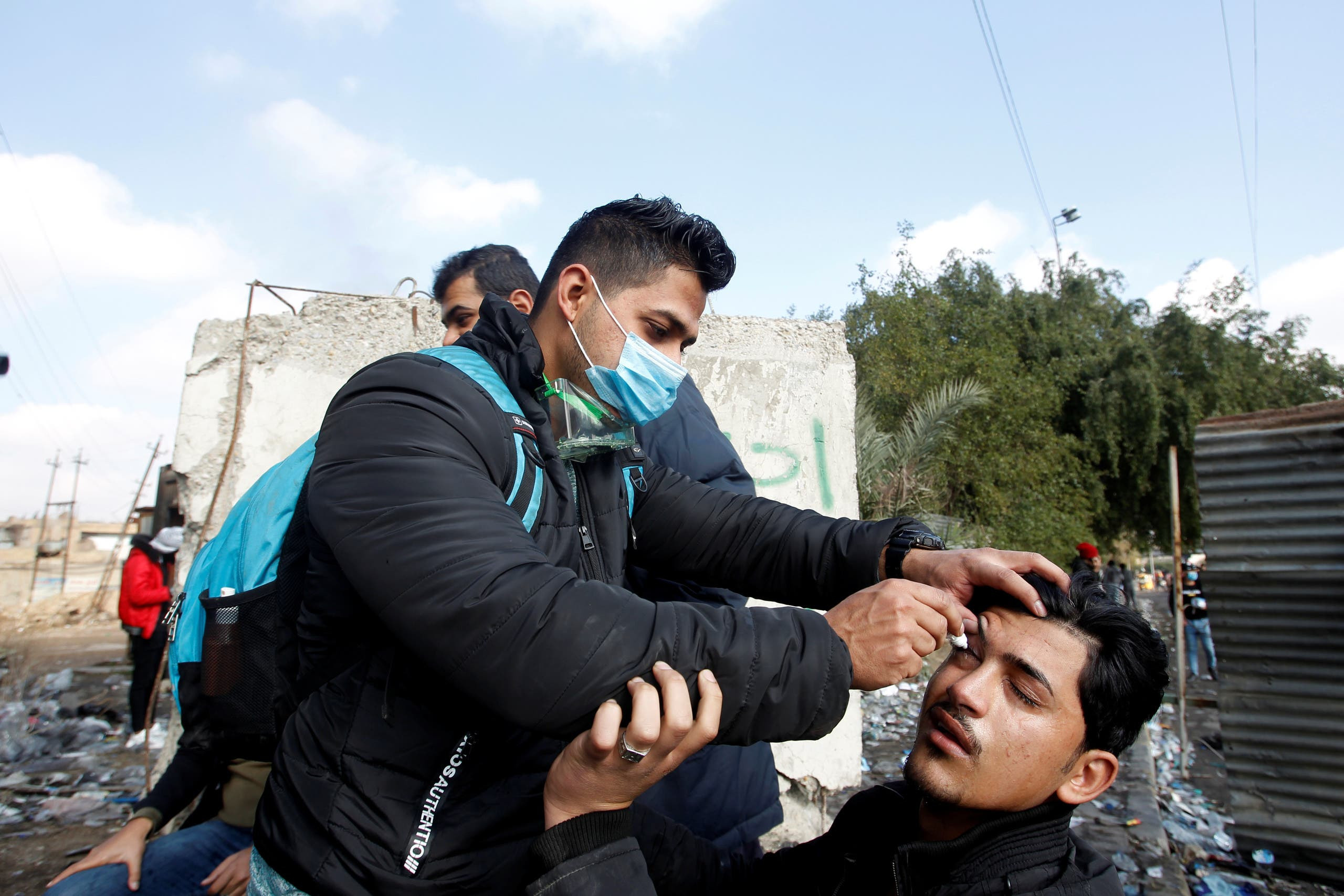 العراق.. مقطع مروع يوثق تعذيب متظاهر في بغداد ودعوات للإسراع بتشكيل حكومة