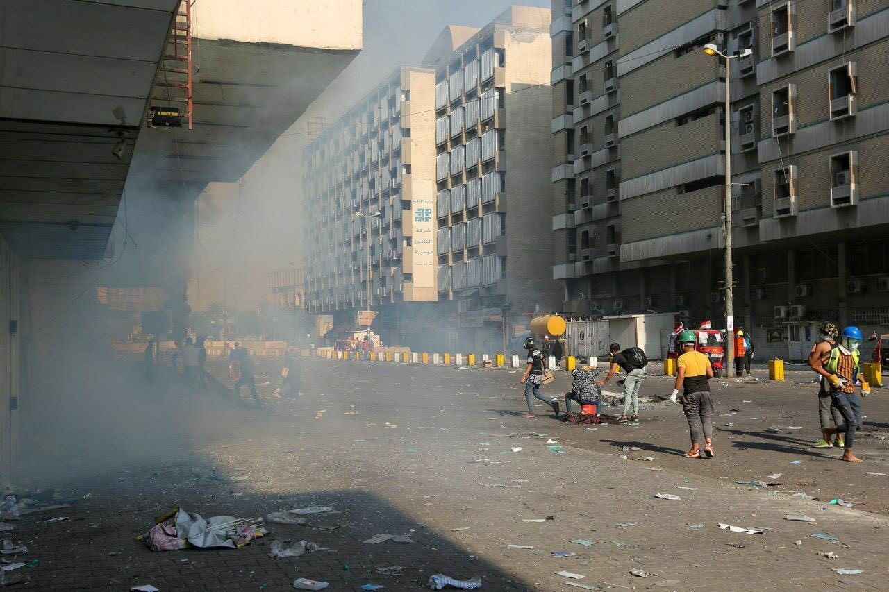 العراق.. مواجهات في بغداد واتهامات لميليشيات "الصـدر" باغتيال ناشطين