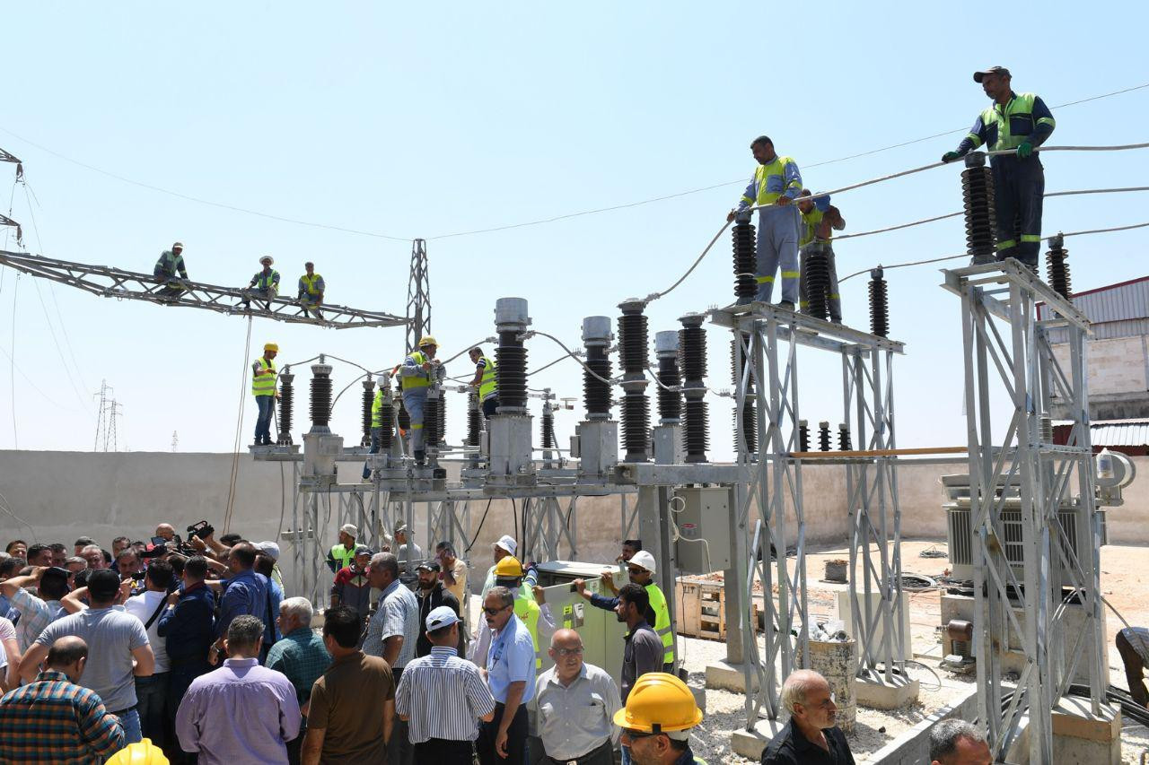 سوريا.. إيران تعزز وجودها وتستولي على قطاعين حيويين