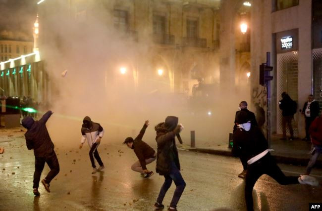 لبنان.. حملة تضامن واسعة مع شاب فقد عينه اليمنى برصاص مطاطي