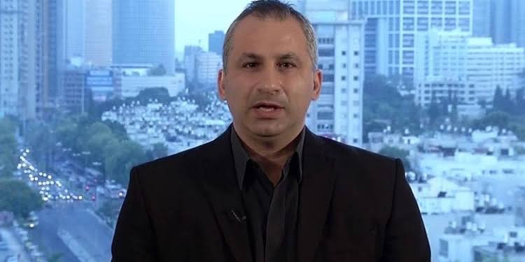 إعلامي إسرائيلي: انقلاب عسكري على الأسد في دمشق!