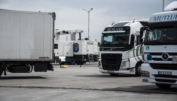 تركيا تعيد فتح حدودها البرية مع إيران والعراق