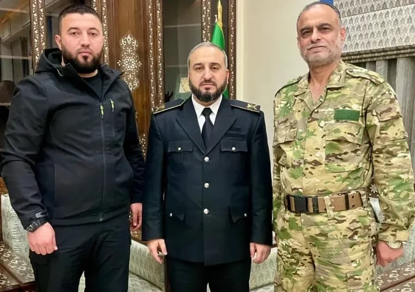 قادة اللواء الثامن باجتماع مع وزير الدفاع : خطوات سريعة نحو الاندماج