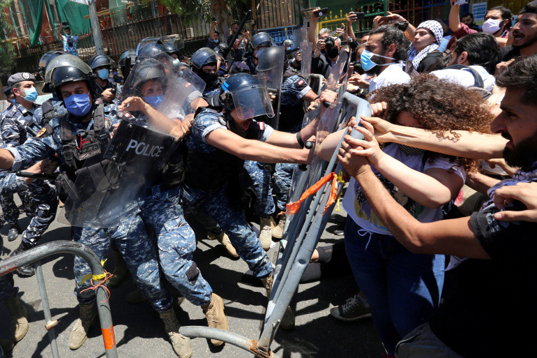 "الطائـفيـة" سلاح "حـزب الله" لحرف حراك اللبنانيين