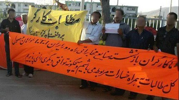 لم يستلموا مستحقاتهم منذ 13 عاما.. متقاعدون يحتجون في شيراز!