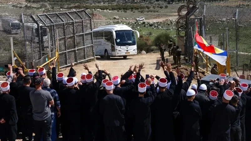 بالفيديو.. مشهد تاريخي (طلع البدر علينا): وفد درزي سوري يعبر إلى إسرائيل عبر الجولان لأول مرة منذ عقود
