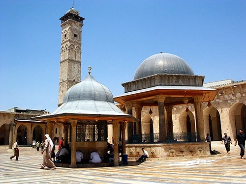 عـزل 11 شخـصية ديـنية في حلب من مهـامها ومهـلة لتسـليم العهـدة