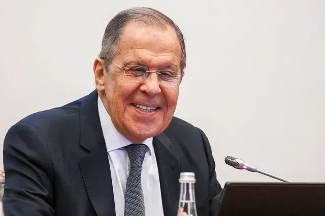 روسيا تخطط لتعزيز العلاقات مع سوريا: اتصالات رفيعة المستوى ووجود عسكري مخفض