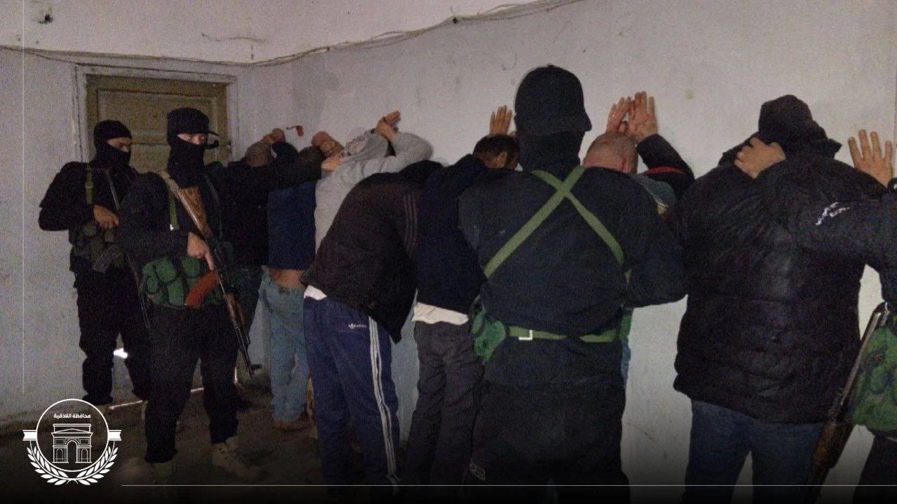 تصاعد الاشتباكات في ريف حمص وطرطوس: مقتل عناصر أمنية في مواجهة فلول النظام المخلوع